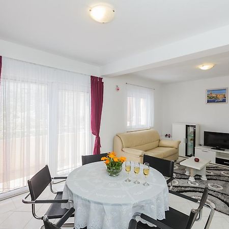 Apartment Anna Kastela Bagian luar foto