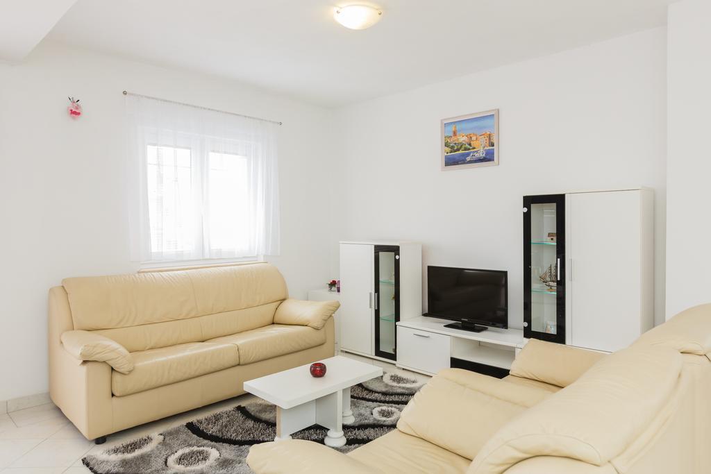 Apartment Anna Kastela Bagian luar foto